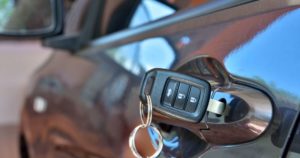 нужно вскрыть авто