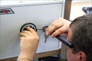 аварийно открыть сейф