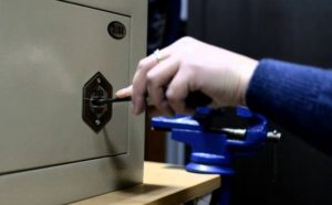 Откроем сейф