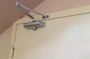 Установка доводчика