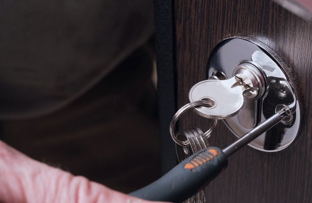 Вскрыть замок