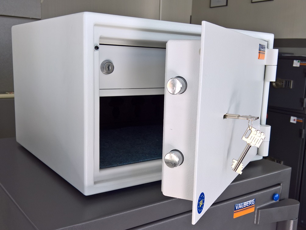 Открыть сейф