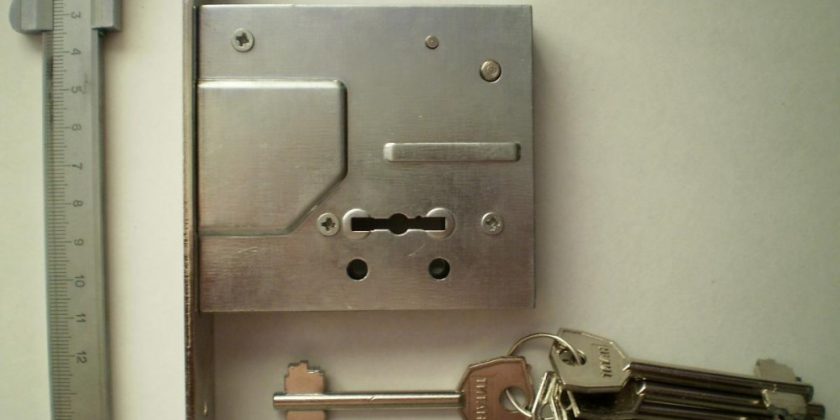 Как вскрыть дверь?