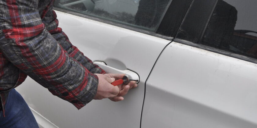 Вскрытие дверей автомобиля в Волгограде