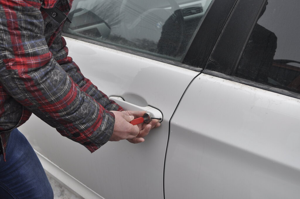 Вскрытие дверей автомобиля в Волгограде